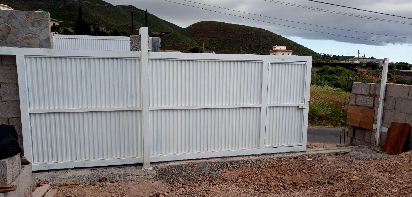 Puerta metálica